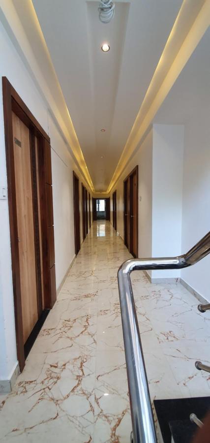 Hotel N K Bhuj Bagian luar foto
