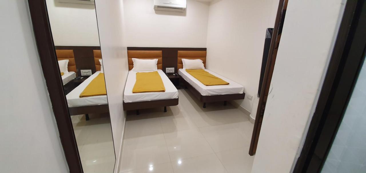 Hotel N K Bhuj Bagian luar foto