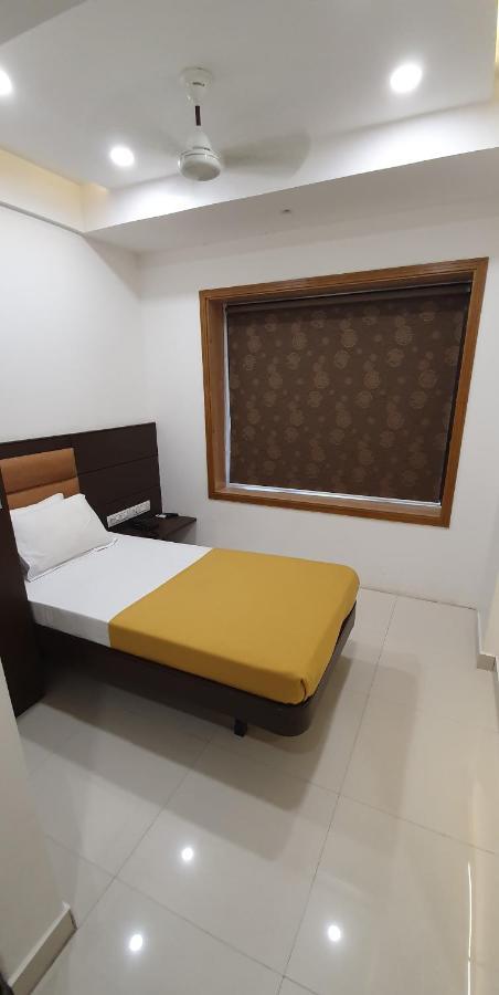 Hotel N K Bhuj Bagian luar foto