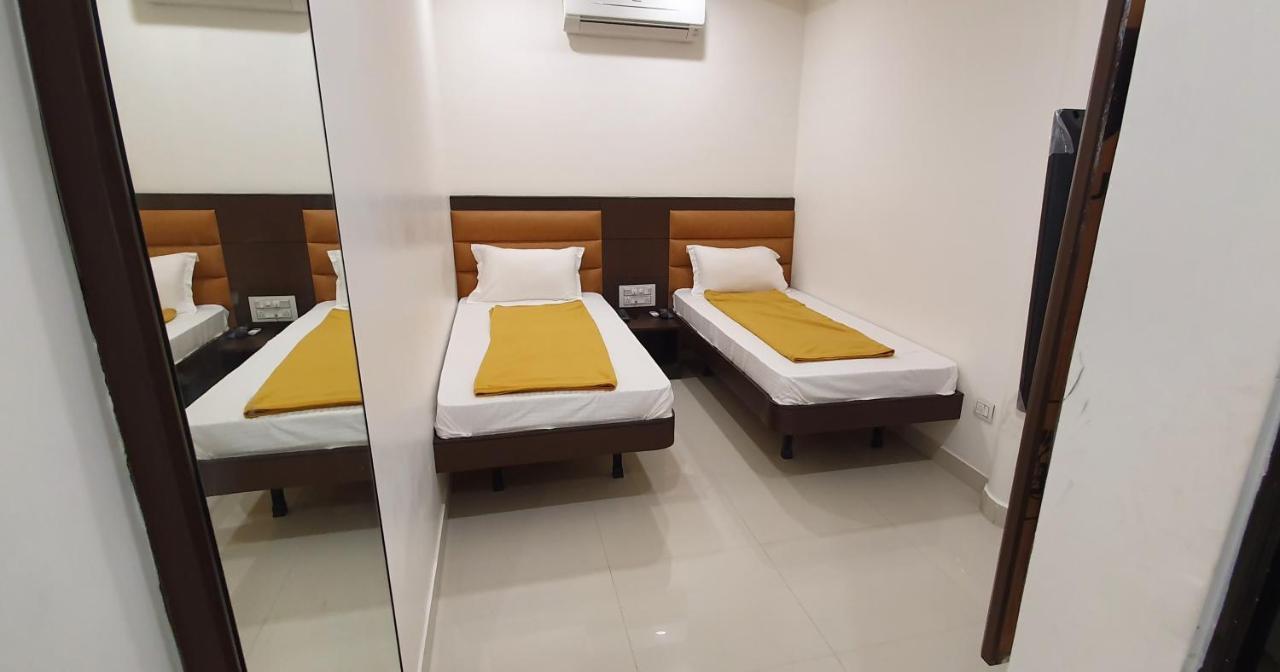 Hotel N K Bhuj Bagian luar foto
