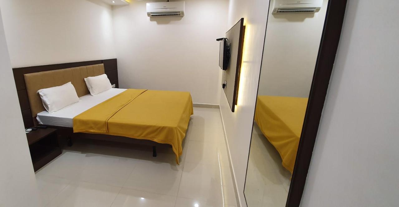 Hotel N K Bhuj Bagian luar foto